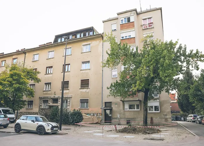 Ella\'S Castle View Apartment